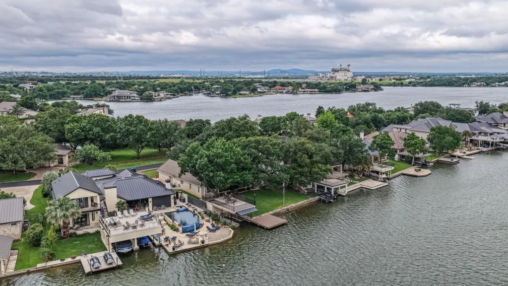 909 Red Sails Drive Horseshoe Bay TX 78657