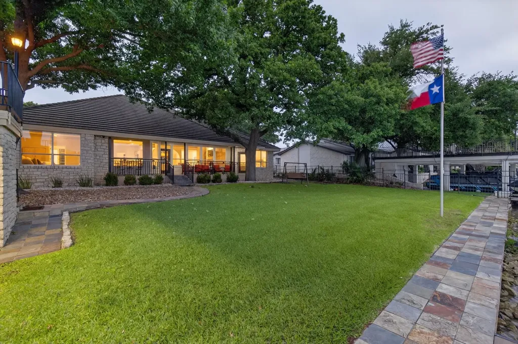 909 Red Sails Drive Horseshoe Bay TX 78657