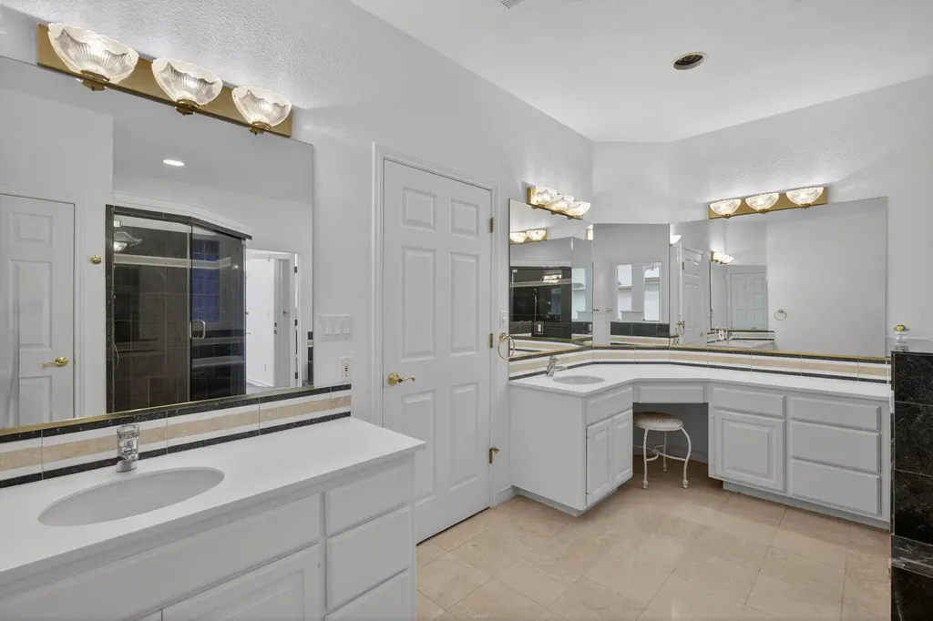 909 Red Sails Drive Horseshoe Bay TX 78657