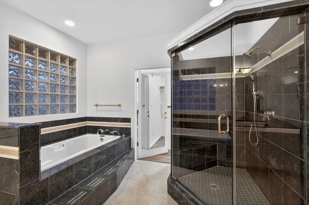 909 Red Sails Drive Horseshoe Bay TX 78657