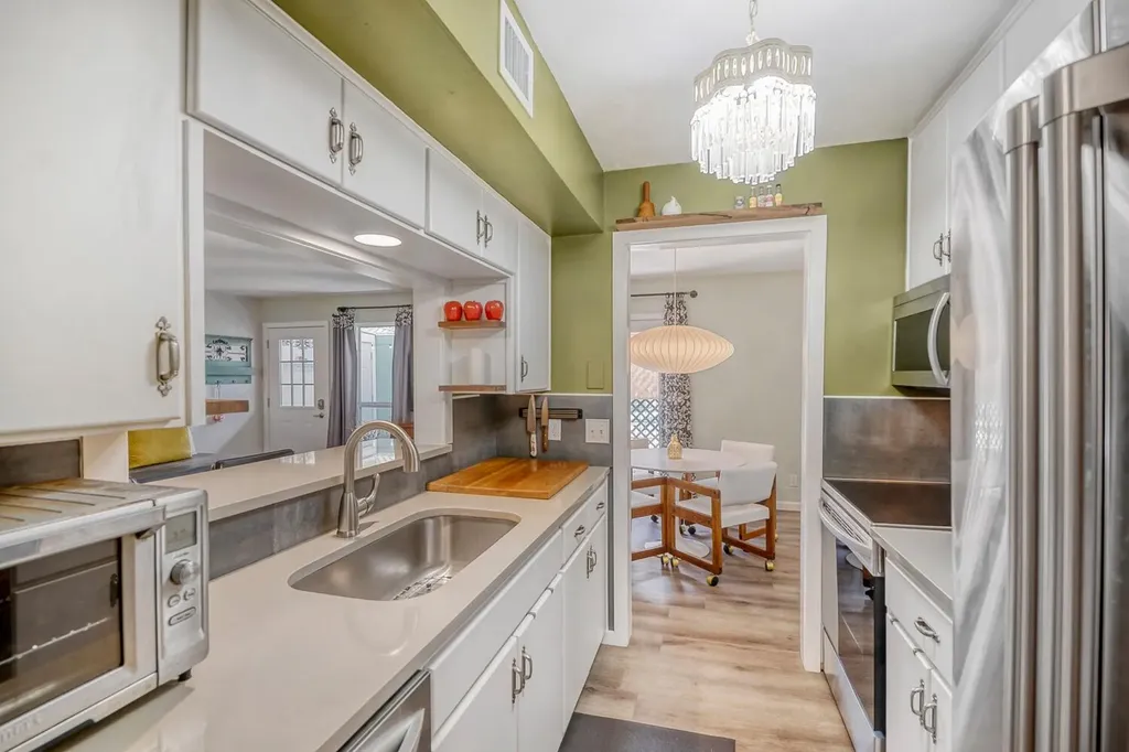 6718 Silvermine Drive Austin TX 78736
