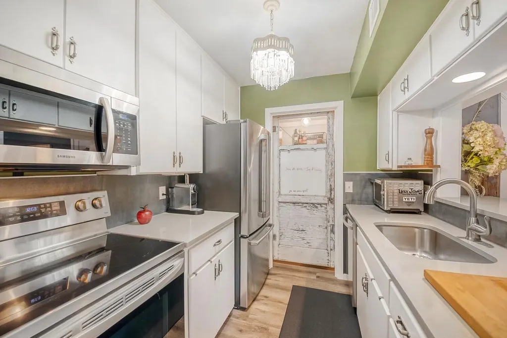6718 Silvermine Drive Austin TX 78736