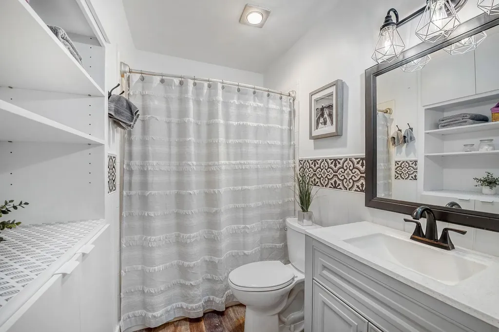 6718 Silvermine Drive Austin TX 78736