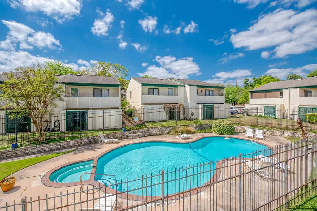 6718 Silvermine Drive Austin TX 78736