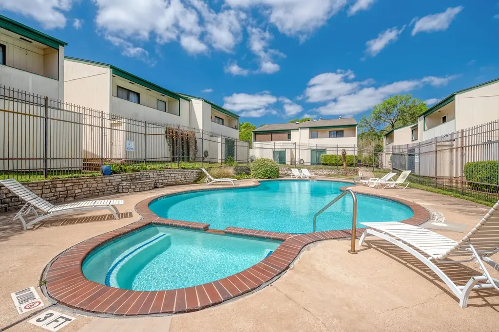 6718 Silvermine Drive Austin TX 78736