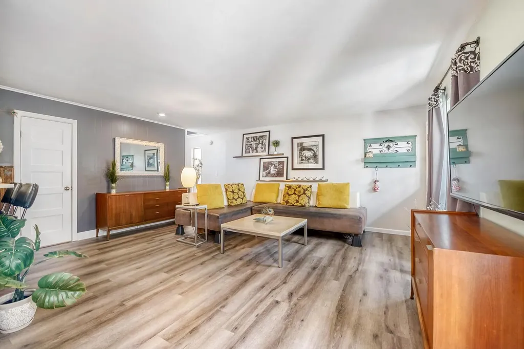 6718 Silvermine Drive Austin TX 78736