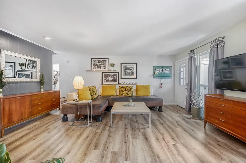 6718 Silvermine Drive Austin TX 78736