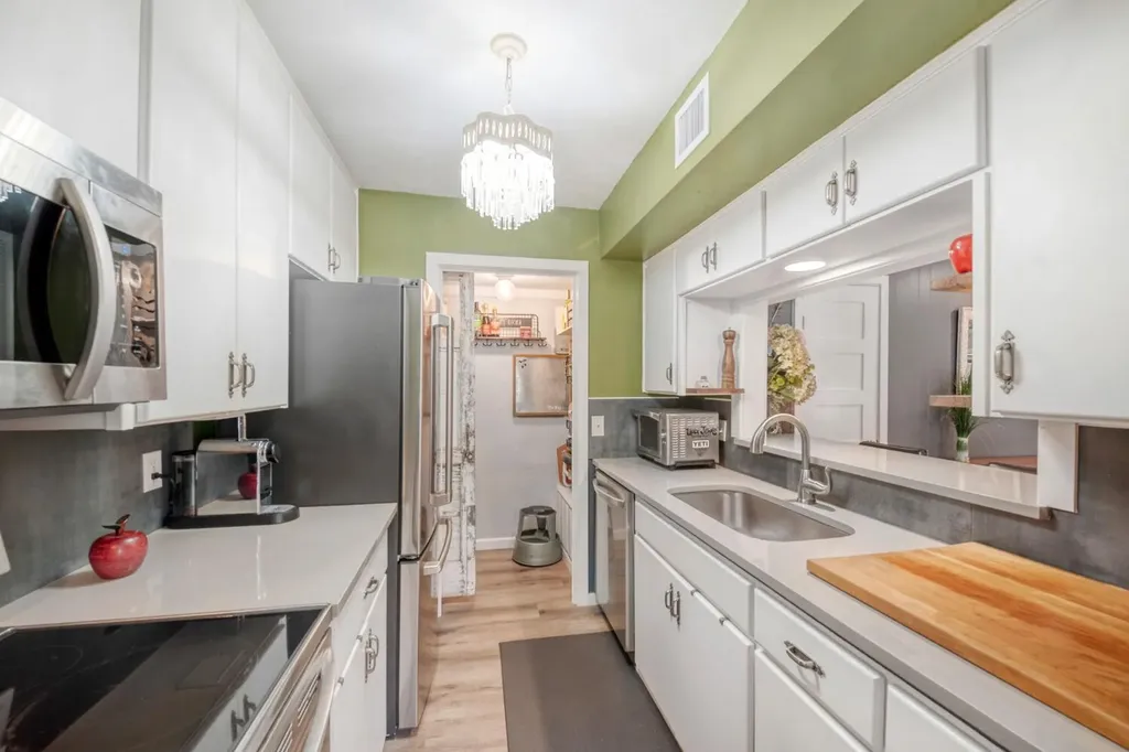 6718 Silvermine Drive Austin TX 78736