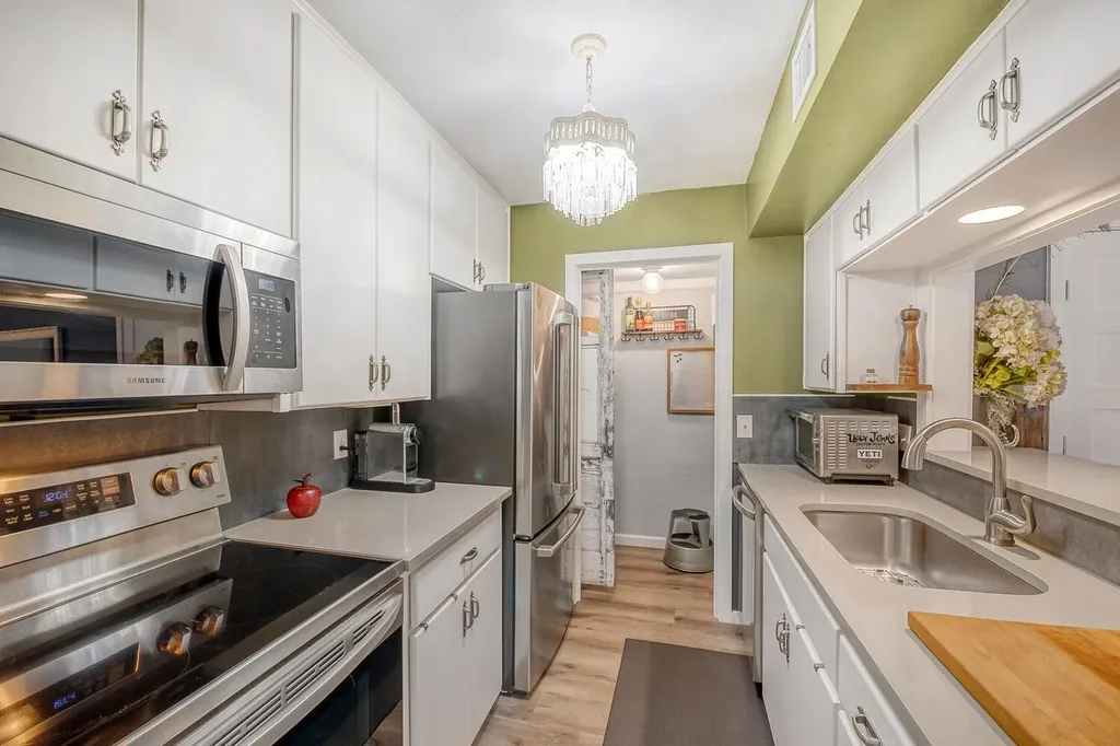 6718 Silvermine Drive Austin TX 78736