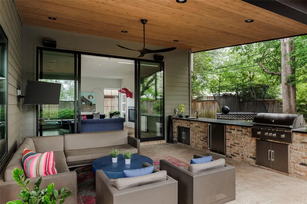 2311 Westoak Drive Austin TX 78704