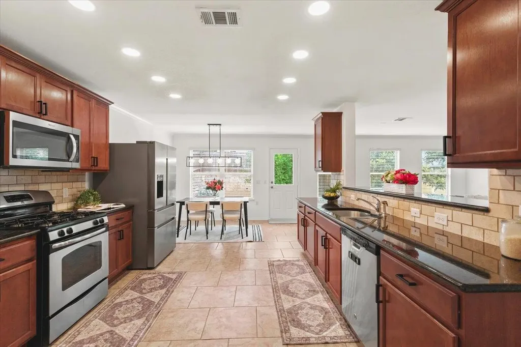 10209 Deer Chase Trail Austin TX 78747