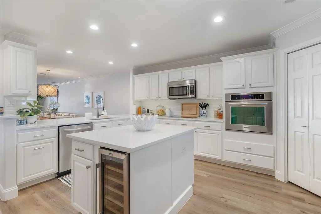 2509 Diagonal Horseshoe Bay TX 78657