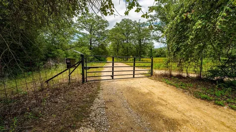 1908 County Road 305 Rockdale TX 76567
