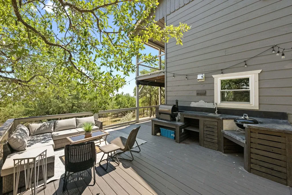 650 Springlake Drive Dripping Springs TX 78620