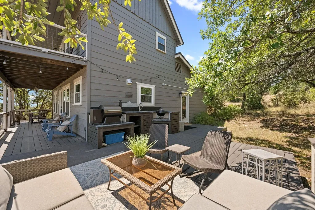650 Springlake Drive Dripping Springs TX 78620