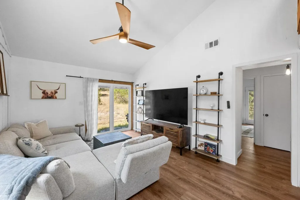 650 Springlake Drive Dripping Springs TX 78620