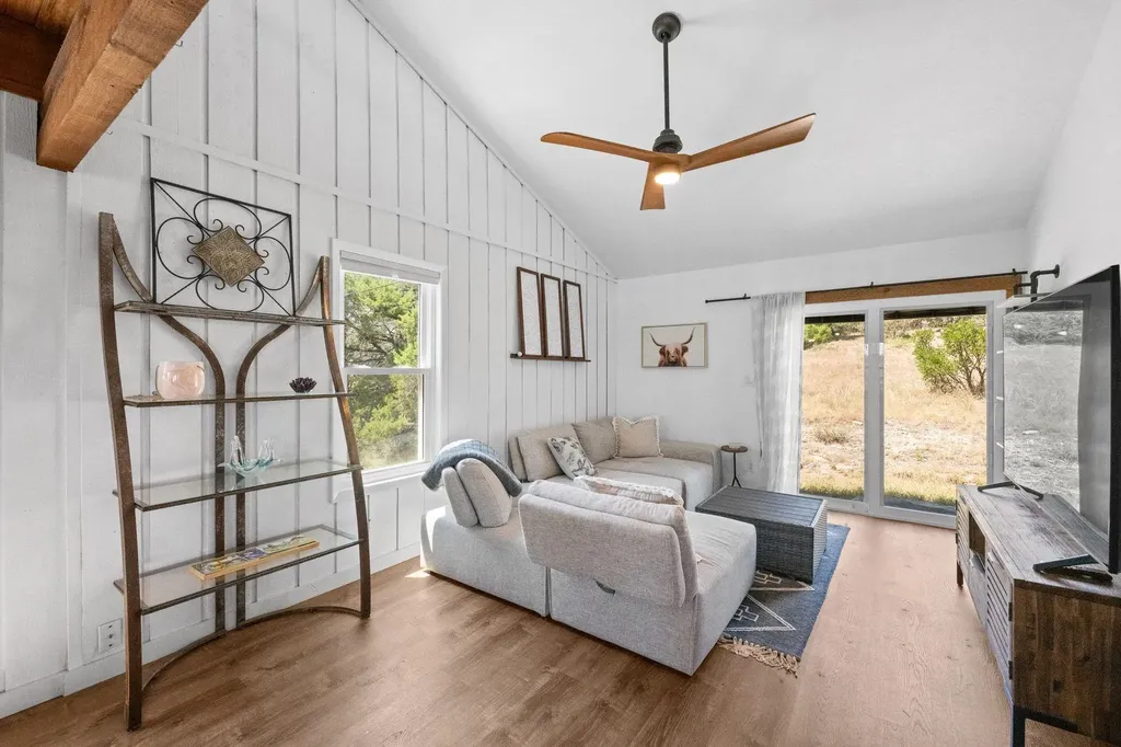 650 Springlake Drive Dripping Springs TX 78620