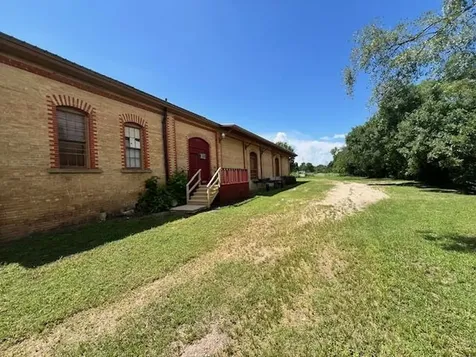 208 SW Texas Street Rockdale TX 76567