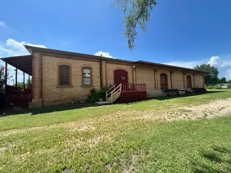 208 SW Texas Street Rockdale TX 76567