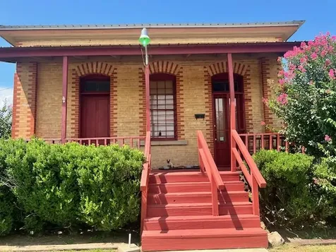208 SW Texas Street Rockdale TX 76567