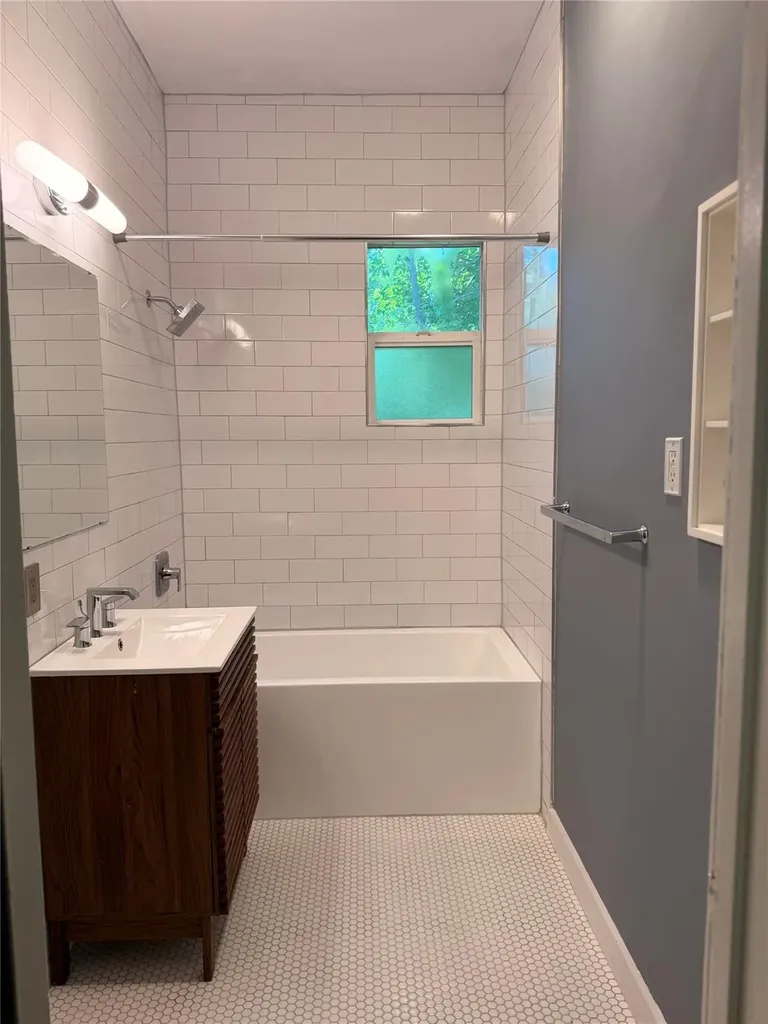 1136 Eleanor Street Austin TX 78721