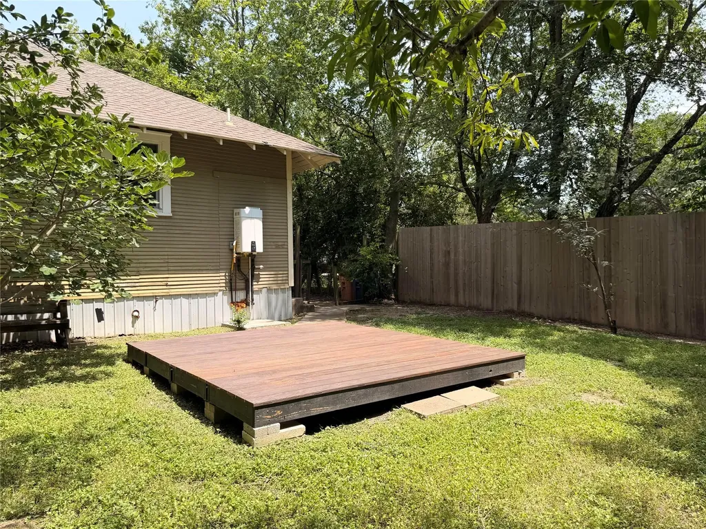 1136 Eleanor Street Austin TX 78721