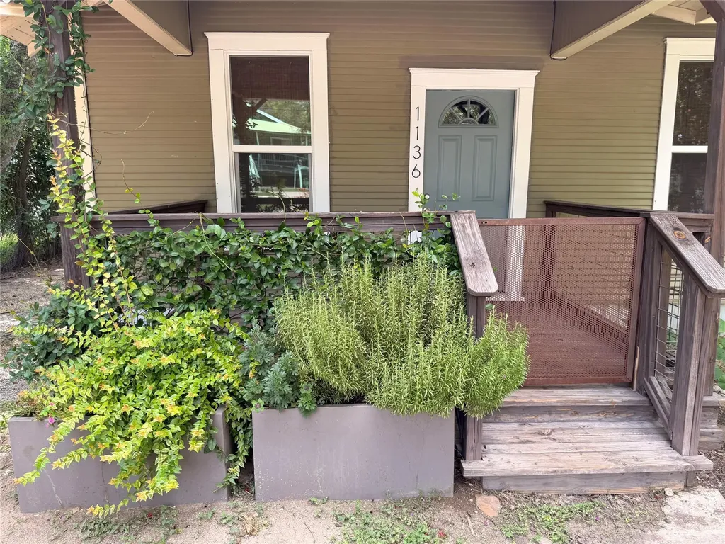 1136 Eleanor Street Austin TX 78721