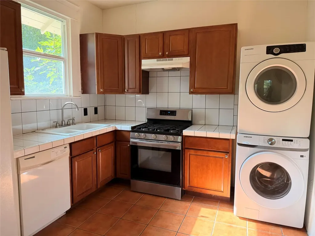 1136 Eleanor Street Austin TX 78721