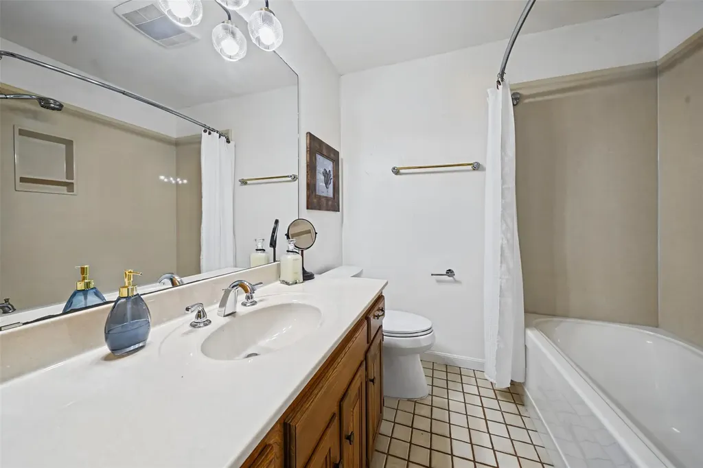 1013 Hidden Hills Drive Dripping Springs TX 78620