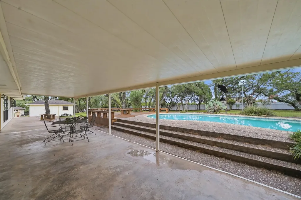 1013 Hidden Hills Drive Dripping Springs TX 78620