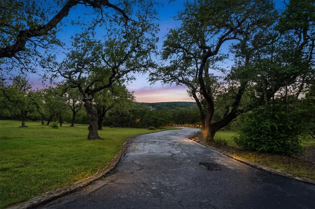 1013 Hidden Hills Drive Dripping Springs TX 78620