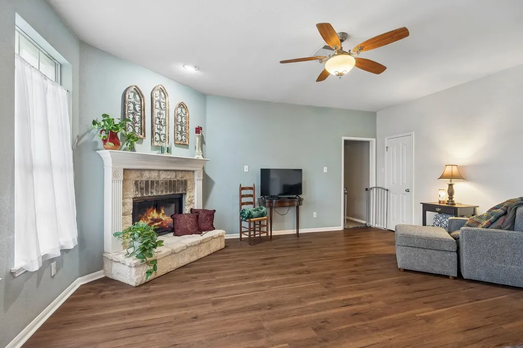 6804 Robert Dixon Drive Austin TX 78749