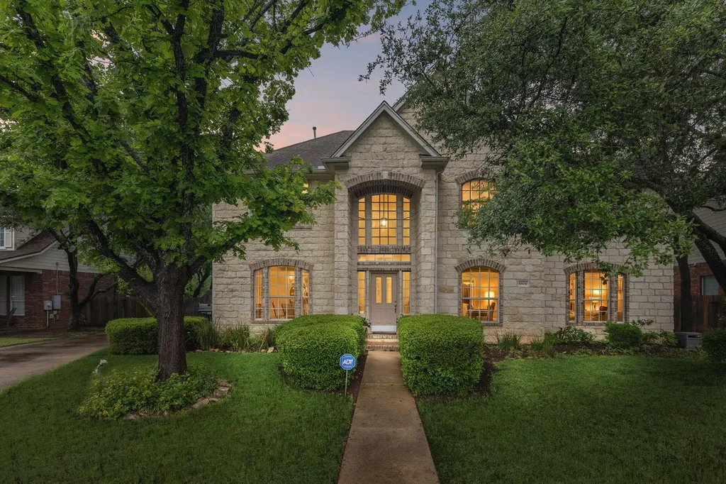 6804 Robert Dixon Drive Austin TX 78749