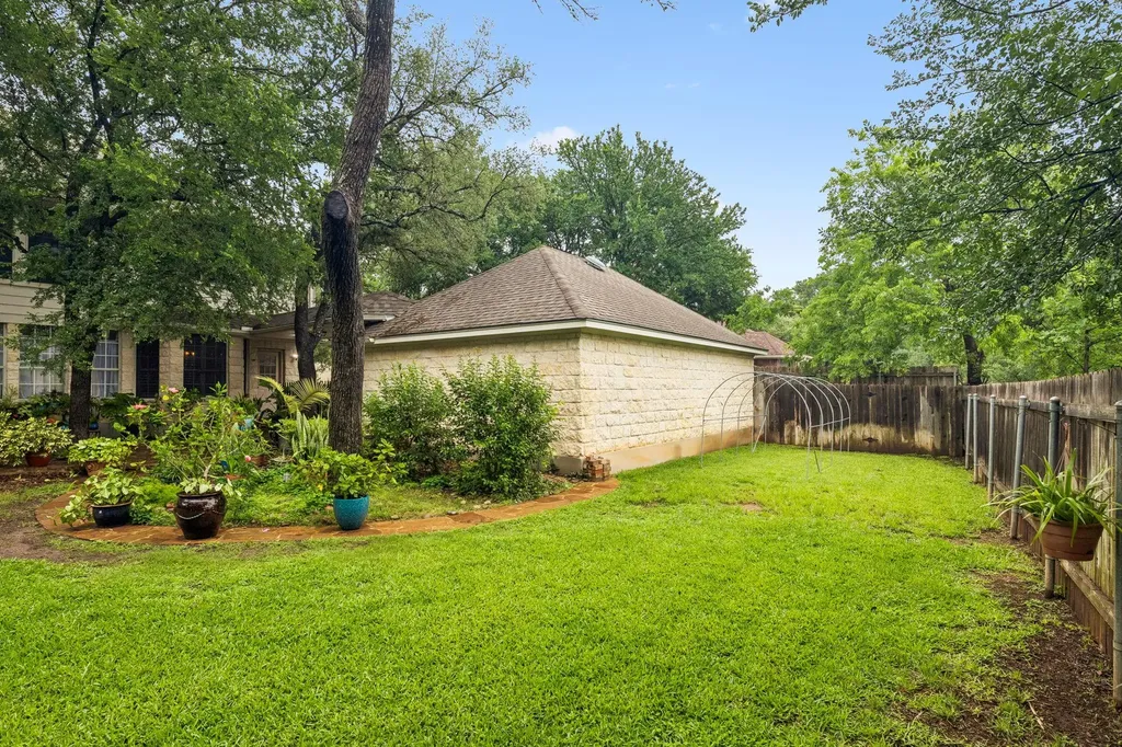 6804 Robert Dixon Drive Austin TX 78749