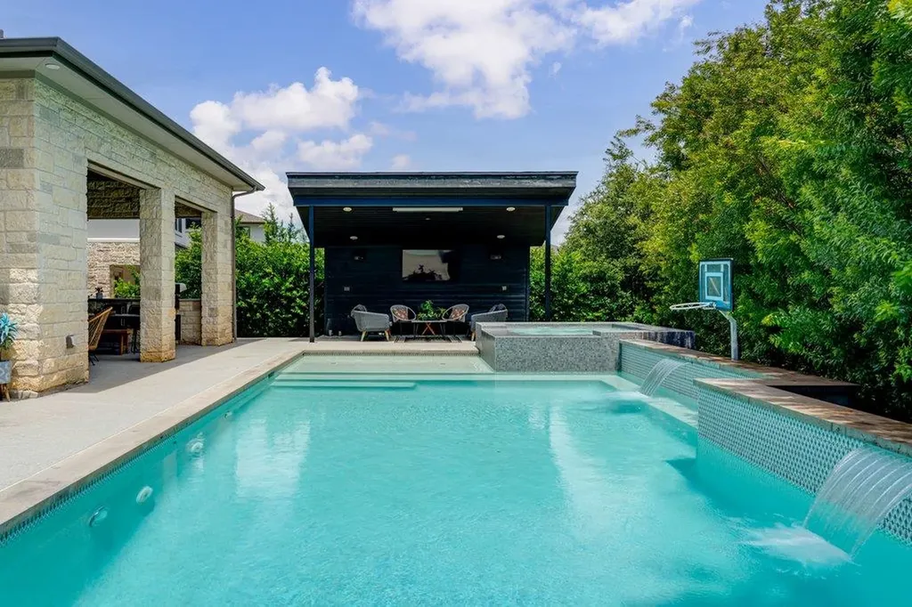 519 Woodside Terrace Austin TX 78738