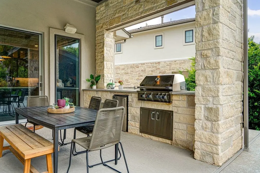 519 Woodside Terrace Austin TX 78738