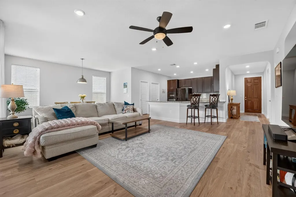 6912 Ondantra Bend Austin TX 78744
