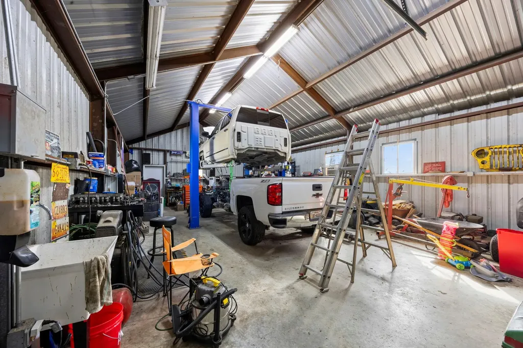 18751 State Highway 95 Holland TX 76534