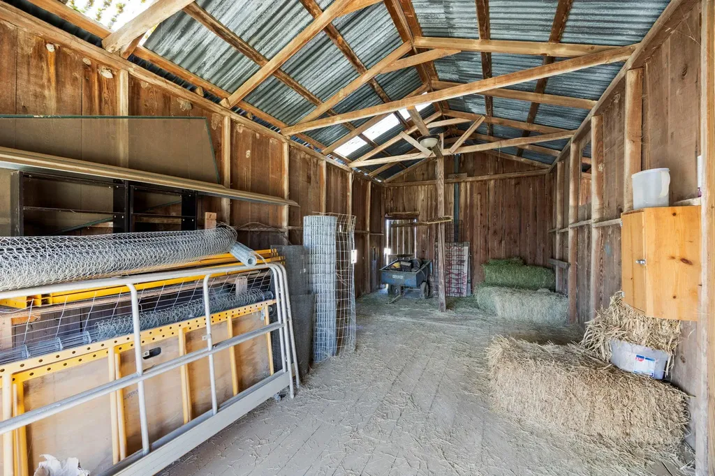 18751 State Highway 95 Holland TX 76534