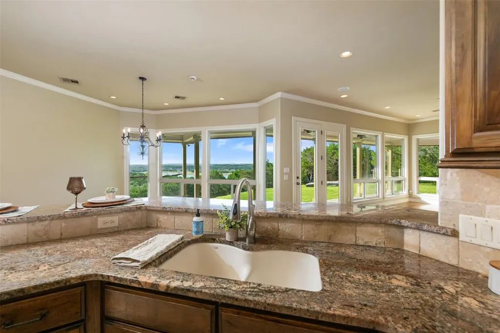20608 Thurman Bend Road Spicewood TX 78669