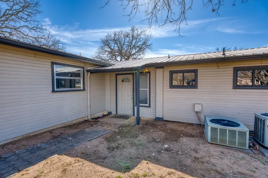310 N Chaparral Burnet TX 78611