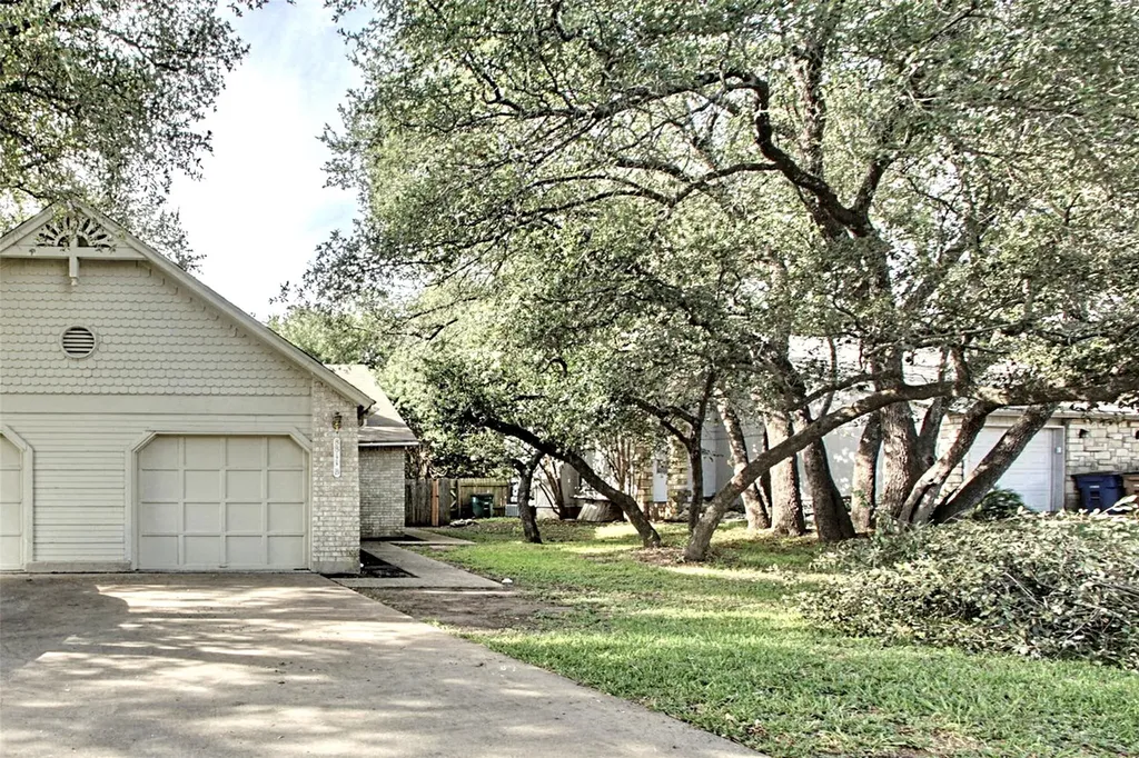 8811 Clearbrook Trail Austin TX 78729