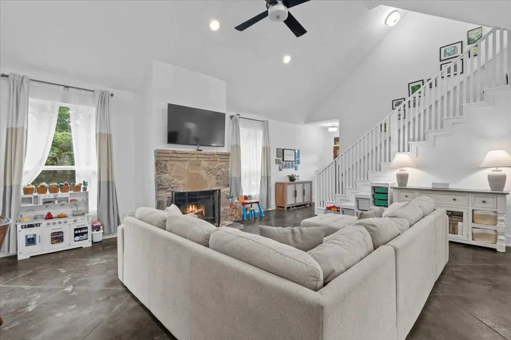 10304 Twin Lake Circle Dripping Springs TX 78620