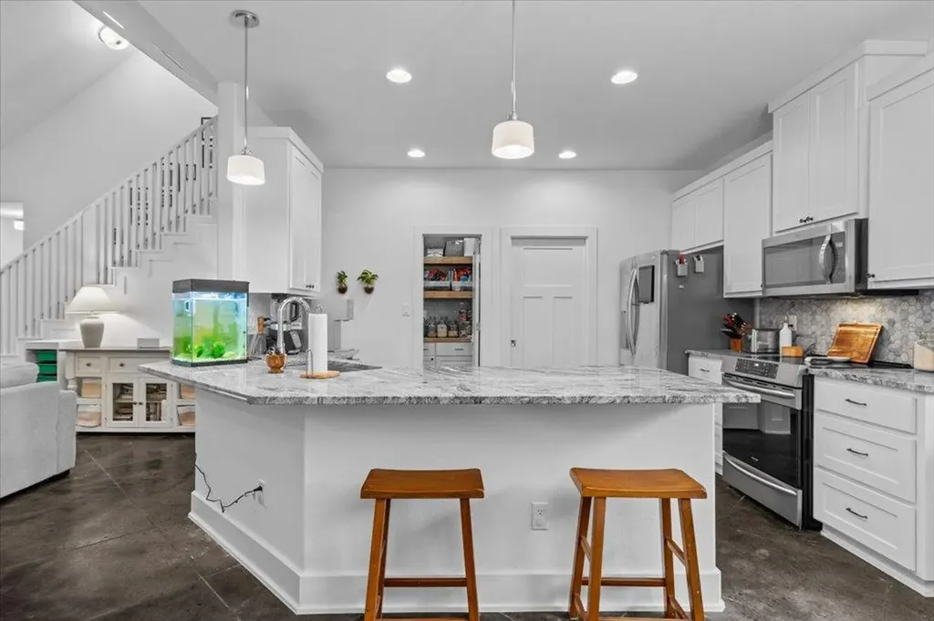 10304 Twin Lake Circle Dripping Springs TX 78620