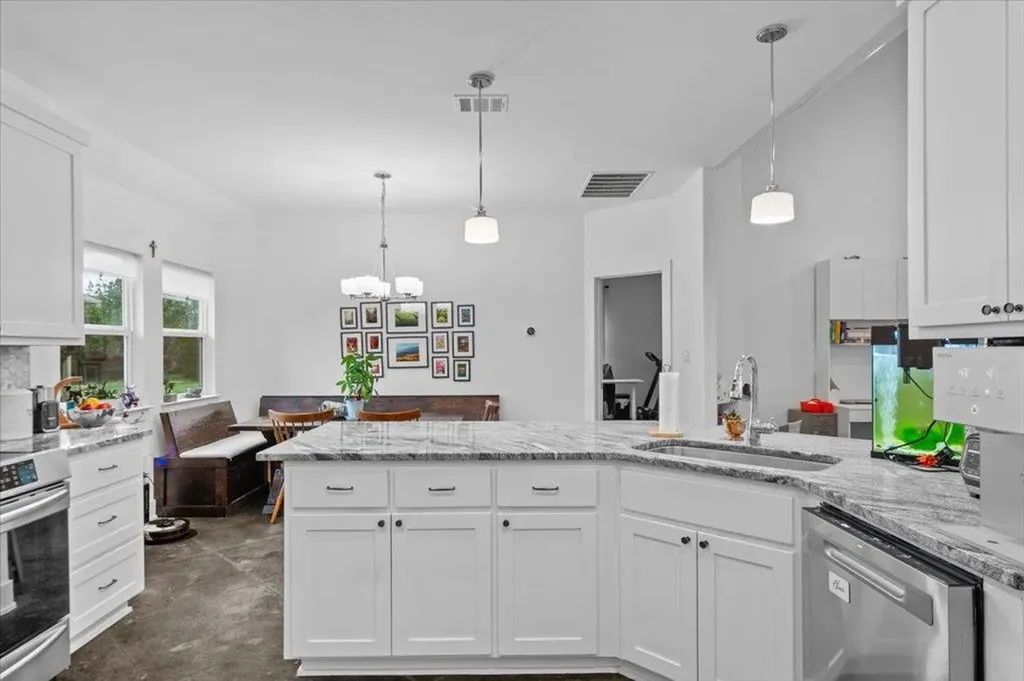 10304 Twin Lake Circle Dripping Springs TX 78620