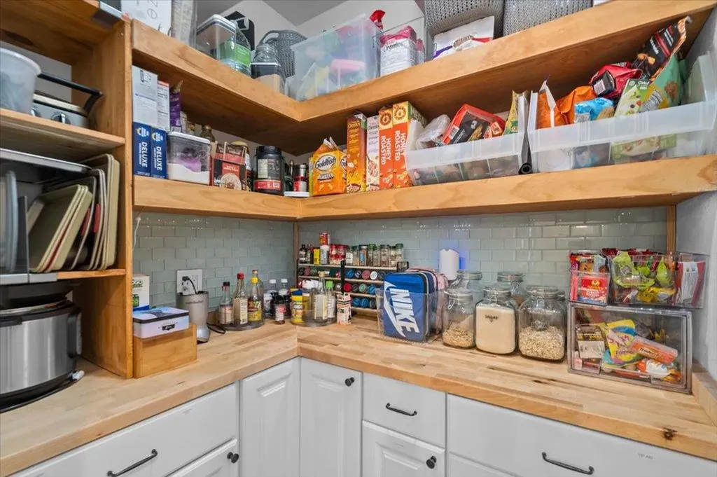 10304 Twin Lake Circle Dripping Springs TX 78620