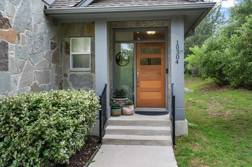 10304 Twin Lake Circle Dripping Springs TX 78620