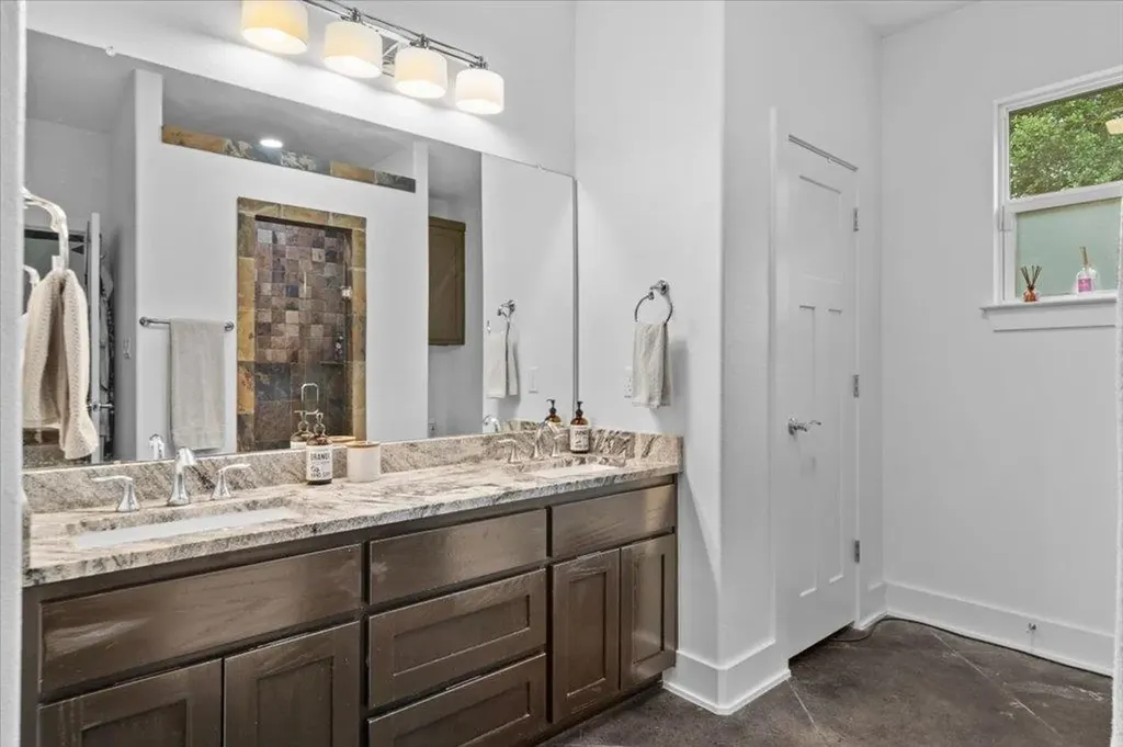 10304 Twin Lake Circle Dripping Springs TX 78620