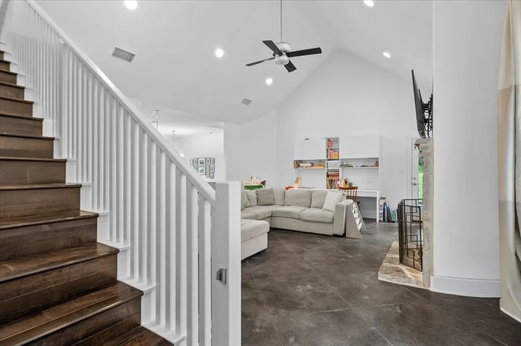 10304 Twin Lake Circle Dripping Springs TX 78620