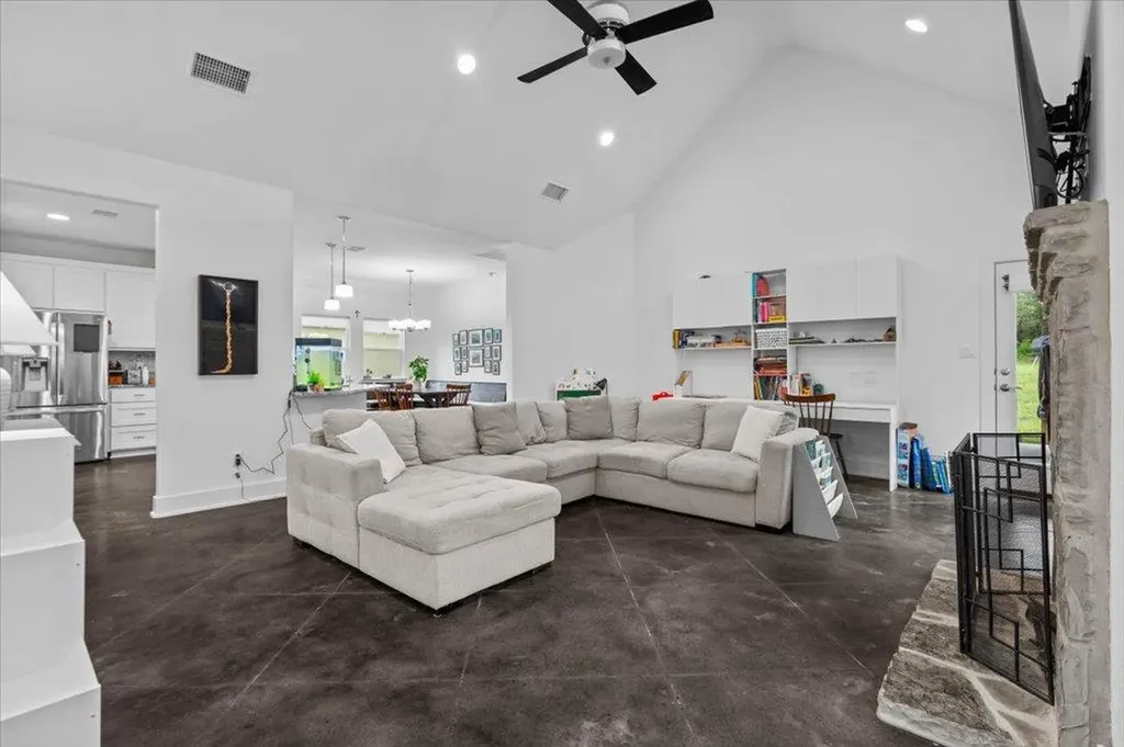 10304 Twin Lake Circle Dripping Springs TX 78620